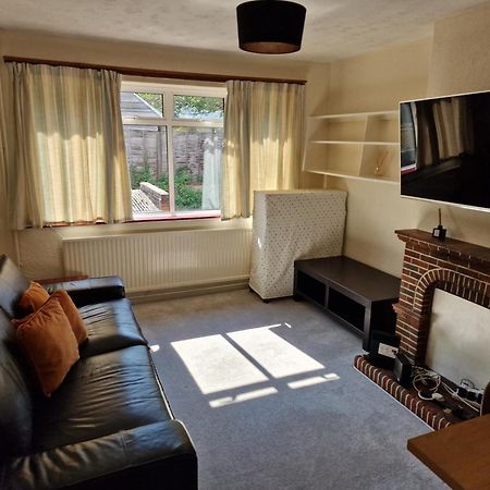 Millmead Apartment In Central Guildford With Parking ภายนอก รูปภาพ