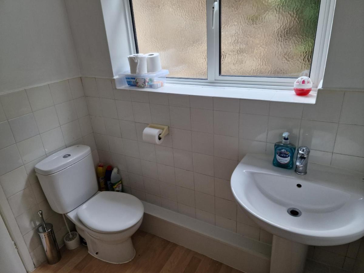 Millmead Apartment In Central Guildford With Parking ภายนอก รูปภาพ