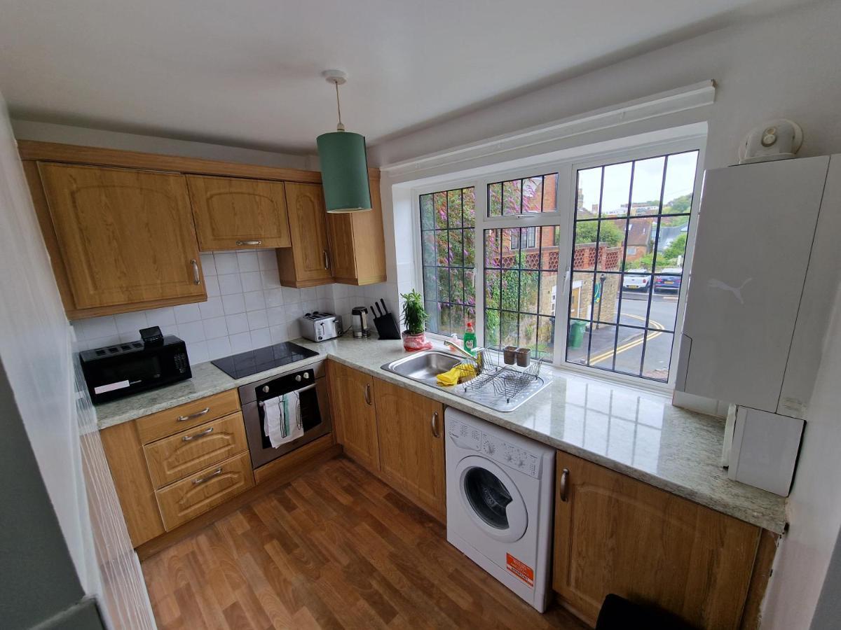 Millmead Apartment In Central Guildford With Parking ภายนอก รูปภาพ