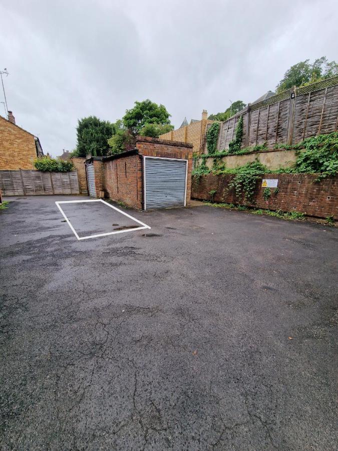 Millmead Apartment In Central Guildford With Parking ภายนอก รูปภาพ