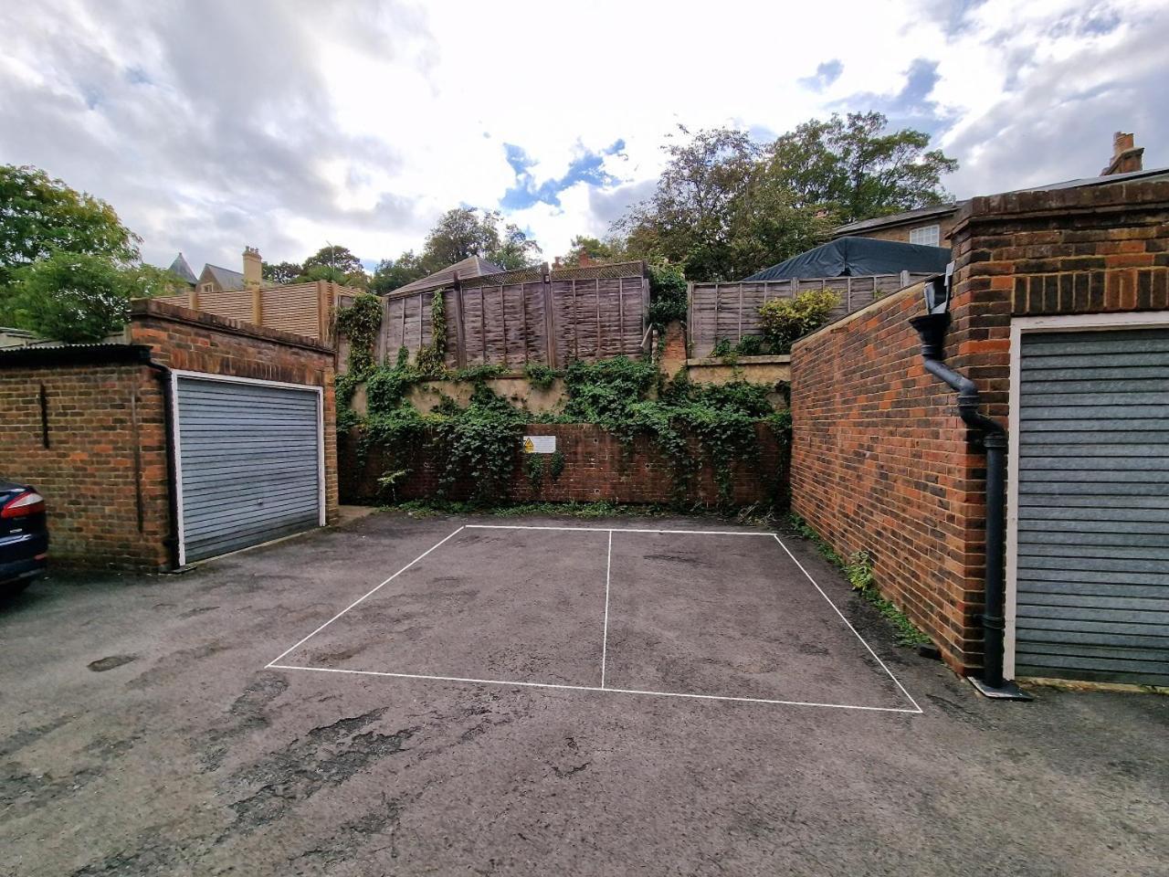 Millmead Apartment In Central Guildford With Parking ภายนอก รูปภาพ