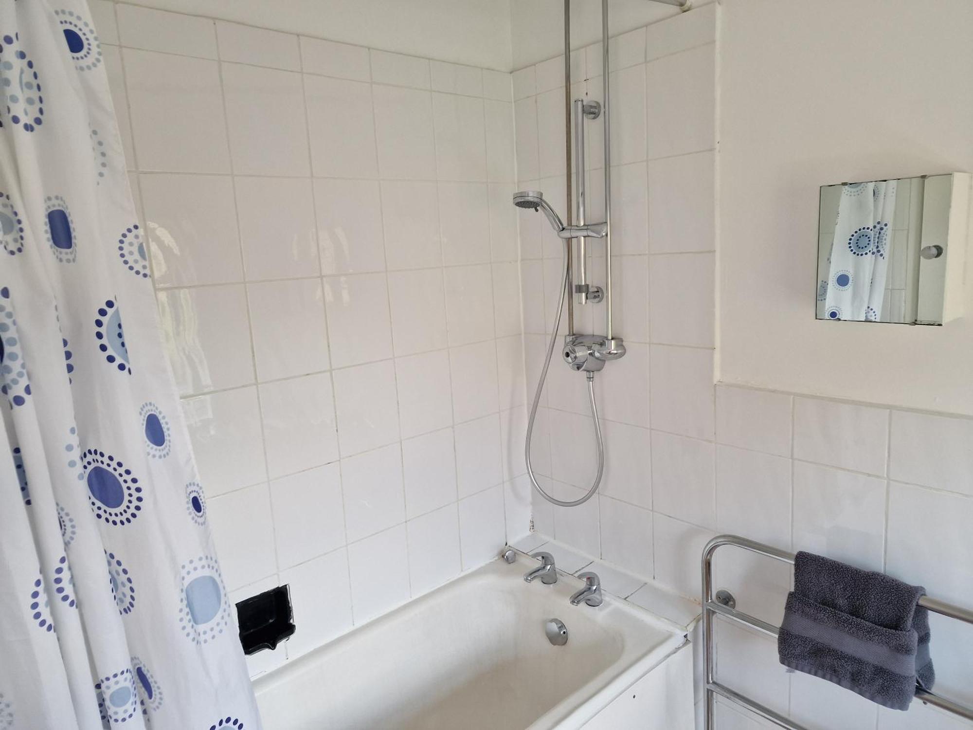 Millmead Apartment In Central Guildford With Parking ภายนอก รูปภาพ