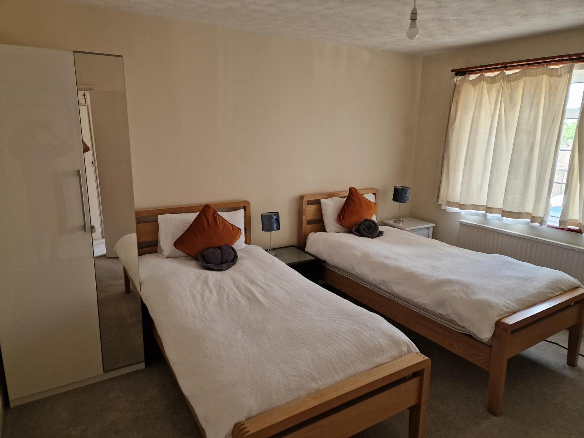 Millmead Apartment In Central Guildford With Parking ภายนอก รูปภาพ